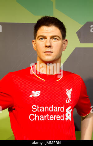 BANGKOK, Tailandia - 19 dicembre: cera la figura del famoso Steven George Gerrard da Madame Tussauds sul dicembre 19, 2015 a Bangkok, in Thailandia Foto Stock