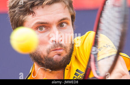 Amburgo, Germania. 27 Luglio, 2017. Gilles Simon dalla Francia in azione contro P. KOHLSCHREIBER: risultati nei dalla Germania in uomini singoli presso il Tennis ATP-Tour Open di Germania ad Amburgo, Germania, 27 luglio 2017. Foto: Daniel Bockwoldt/dpa/Alamy Live News Foto Stock