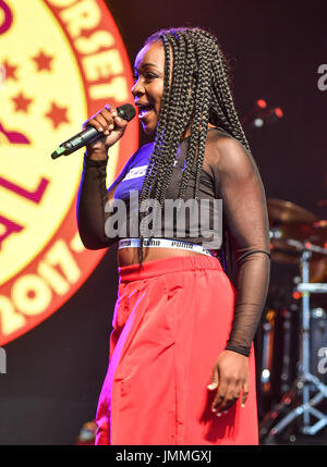 Lulworth Castle, Dorset, Regno Unito. 28 Luglio, 2017. Ray Blk esegue sul palco del castello a Camp Bestival 2017, Venerdì, Lulworth Castle, Dorset, UK Credit: Jules annan/Alamy Live News Foto Stock