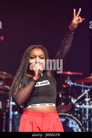 Lulworth Castle, Dorset, Regno Unito. 28 Luglio, 2017. Ray Blk esegue sul palco del castello a Camp Bestival 2017, Venerdì, Lulworth Castle, Dorset, UK Credit: Jules annan/Alamy Live News Foto Stock