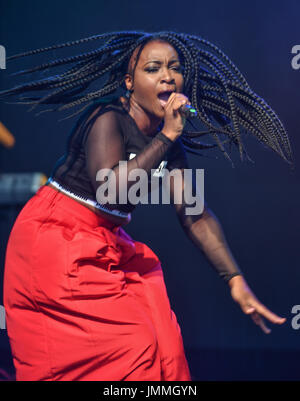 Lulworth Castle, Dorset, Regno Unito. 28 Luglio, 2017. Ray Blk esegue sul palco del castello a Camp Bestival 2017, Venerdì, Lulworth Castle, Dorset, UK Credit: Jules annan/Alamy Live News Foto Stock