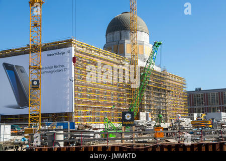 Berlino, Germania, downtown, quartiere Mitte, sito in costruzione del Berliner Schlo§, la ricostruzione della vecchia Berlino palace, Foto Stock