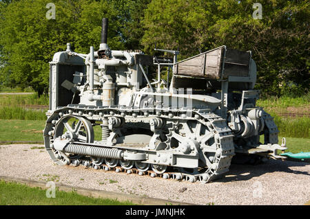 Caterpillar Modello 60 vintage trattore cingolato sul display di Manitowoc, Wisconsin Highway Department Foto Stock