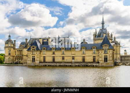 La facciata ovest del castello di Chantilly, Chantilly, Francia Foto Stock