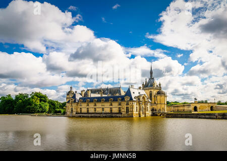 La facciata ovest del castello di Chantilly, Chantilly, Francia Foto Stock