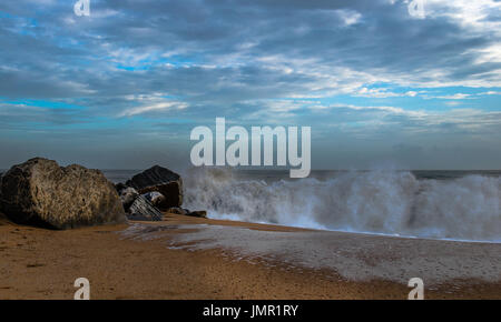 Una bellissima spiaggia in divinità del proprio paese, Kerala Foto Stock