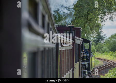 Il Brecon ferrovia di montagna (gallese: Rheilffordd Mynydd Brycheiniog) è un 1 ft 113⁄4 in (603 mm) a scartamento ridotto ferroviario turistico che corre attraverso il Brecon Beacons lungo tutta la lunghezza del serbatoio Pontsticill e salita Foto Stock