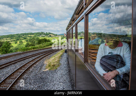 Il Brecon ferrovia di montagna (gallese: Rheilffordd Mynydd Brycheiniog) è un 1 ft 113⁄4 in (603 mm) a scartamento ridotto ferroviario turistico che corre attraverso il Brecon Beacons lungo tutta la lunghezza del serbatoio Pontsticill e salita Foto Stock