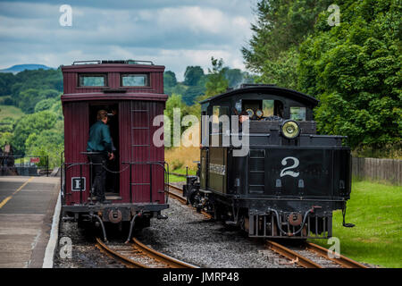 Il Brecon ferrovia di montagna (gallese: Rheilffordd Mynydd Brycheiniog) è un 1 ft 113⁄4 in (603 mm) a scartamento ridotto ferroviario turistico che corre attraverso il Brecon Beacons lungo tutta la lunghezza del serbatoio Pontsticill e salita Foto Stock