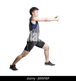 Ritratto di un asiatico sport uomo stretching i suoi corpi prima dell esercizio. Isolato di lunghezza completa su sfondo bianco con copia spazio e tracciato di ritaglio Foto Stock