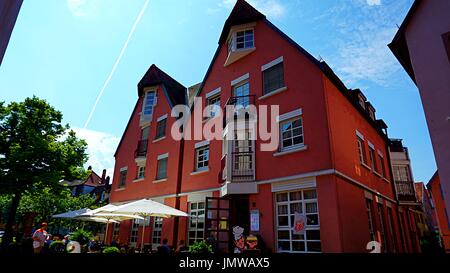 Edifici rossi a Ettlingen, Baden-Württemberg, Germania Foto Stock