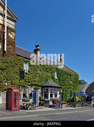 Il Besom Inn, High Street, Coldstream, Scottish Borders, Berwickshire, Scotland, Regno Unito, Europa. Foto Stock