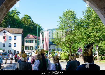 Donna Donne con Goldhaube Goldhauben (golden cap caps) presso il Corpus Christi holiday, Traunkirchen, Salzkammergut, Oberösterreich, Austria superiore, Austria Foto Stock