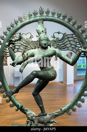 Shiva Nataraja. Figura in bronzo della divinità Indù, Shiva, del XII secolo, Tamil Nadu. Foto Stock