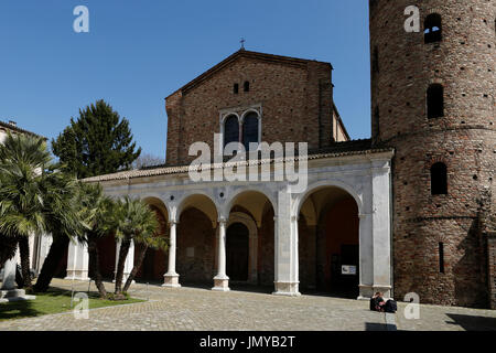 Basilica Chiesa di Sant'Apollinare Nuovo, Ravenna, Emilia Romagna, Italia, Europa Foto Stock