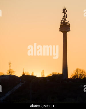 La torre della televisione vicino al Danubio nella città di Galati Foto Stock