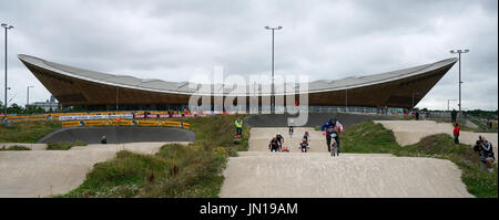 Londra, Inghilterra, Regno Unito. 27 Luglio, 2017. Centinaia di partecipare per la corsa prudenziali di Londra in Lee Valley VeloPark. Credito: Vedere Li/Alamy Live News Foto Stock