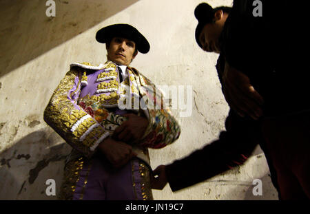 Mallorca, Spagna, 27 luglio 2017 il torero francese Sebastián Castella torero momenti concentrato prima della corrida nella corrida di Palma di Mallorca Foto Stock