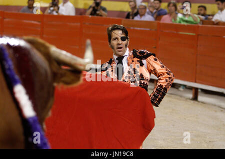 Mallorca, Spagna, 27 luglio 2017 il torero spagnolo Juan José Padilla durante una corrida nella corrida di Palma de Mallorca nelle Isole Baleari. Dopo la sua grave knock in Zaragoza (dopo che ha perso un occhio, costringendolo a indossare una patch) è noto come il torero pirata Foto Stock