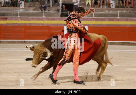 Mallorca, Spagna, 27 luglio 2017 il torero spagnolo Juan José Padilla durante una corrida nella corrida di Palma de Mallorca nelle Isole Baleari. Dopo la sua grave knock in Zaragoza (dopo che ha perso un occhio, costringendolo a indossare una patch) è noto come il torero pirata Foto Stock