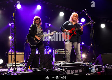 Cambridge, Regno Unito. 28 luglio 2017 Indigo Girls suona presso il Festival del Folk di Cambridge 2017. Richard Etteridge / Alamy Live News Foto Stock