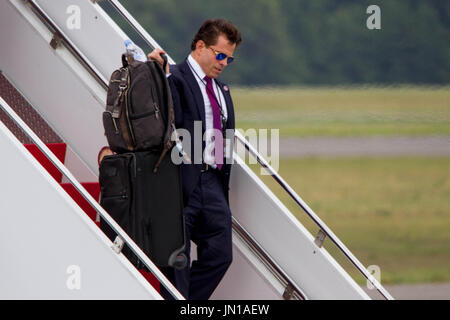 Ronkonkoma, New York, Stati Uniti d'America. 28 Luglio, 2017. Di recente nominato White House Communications Director, Anthony Scaramucci, approda Air Force One in Ronkonkoma, NY, Venerdì, 28 luglio 2017. Credito: Michael Candelori/Alamy Live News Foto Stock