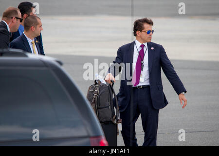 Ronkonkoma, New York, Stati Uniti d'America. 28 Luglio, 2017. Di recente nominato White House Communications Director, Anthony Scaramucci, approda Air Force One in Ronkonkoma, NY, Venerdì, 28 luglio 2017. Credito: Michael Candelori/Alamy Live News Foto Stock