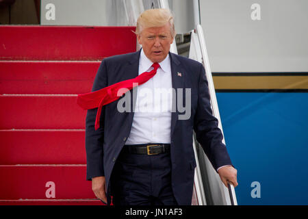 Ronkonkoma, New York, Stati Uniti d'America. 28 Luglio, 2017. Presidente Donald Trump approda Air Force One in Ronkonkoma, NY, Venerdì, 28 luglio 2017. Credito: Michael Candelori/Alamy Live News Foto Stock