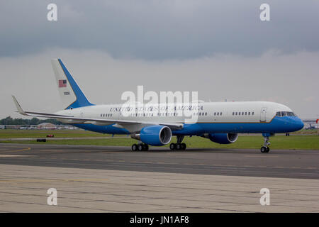 Ronkonkoma, New York, Stati Uniti d'America. 28 Luglio, 2017. Air Force One arriva all'Aeroporto di Long Island MacArthur in Ronkonkoma, NY, Venerdì, 28 luglio 2017. Credito: Michael Candelori/Alamy Live News Foto Stock