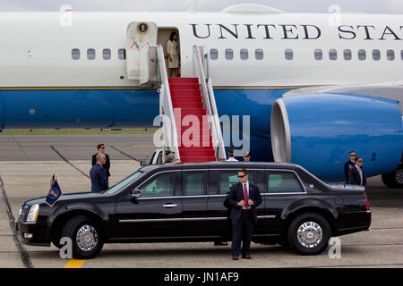 Ronkonkoma, New York, Stati Uniti d'America. 28 Luglio, 2017. Air Force One arriva all'Aeroporto di Long Island MacArthur in Ronkonkoma, NY, Venerdì, 28 luglio 2017. Credito: Michael Candelori/Alamy Live News Foto Stock