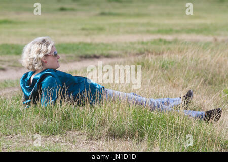 Londra, Regno Unito. 29 Luglio, 2017. Popolazione gode di un clima mite e temperature calde su Wimbledon Common. Piacevole giornata di sole a Londra. Regno Unito Meteo. Credito: amer ghazzal/Alamy Live News Foto Stock