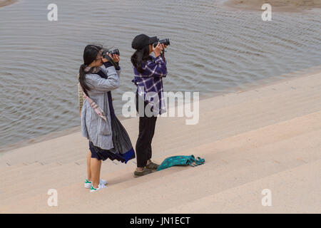 Blackpool, Lancashire, Regno Unito. Regno Unito Meteo. 29 Luglio, 2017. Condizioni Blustry e un gelido vento sul lungomare. Credito; MediaWorldImages/AlamyLiveNews Foto Stock
