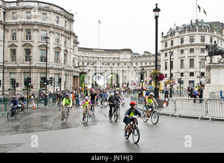 Londra, Regno Unito. 29 Luglio, 2017. Il prudenziale RideLondon.Photo credit: Marcin Libera/Alamy Live News Foto Stock