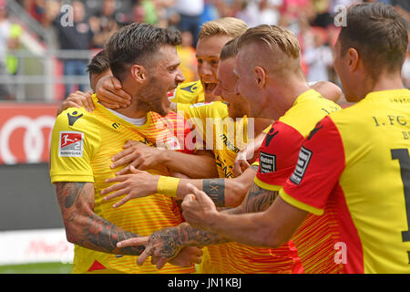 Ingolstadt, Deutschland. 29 Luglio, 2017. kollektiver Torjubel nach Tor zum 1-0 um den Torschuetzen Christopher TRIMMEL (li, Unione), Aktion, Jubel, Freude, Begeisterung, mit Felix KROOS (unione), Marcel HARTEL (unione), Sebastian POLTER (unione), Fussball 2. Bundesliga/ FC Ingolstadt-FC EUROPEA Berlino 0-1, 1.Spieltag, Spieltag01, Liga2, Saison 2017/18 am 29.07.2017, AUDI SPORTPARK., | Verwendung weltweit Credito: dpa/Alamy Live News Foto Stock