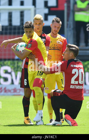 Ingolstadt, Deutschland. 29 Luglio, 2017. Rangelei zwischen Damir KREILACH (unione) und Stefan KUTSCHKE (FC) Ingolstadt, Streit, nach Aktion, Zweikampf.hi;Alfredo MORALES (FC) Ingolstadt, Marcel HARTEL (unione). Fussball 2. Bundesliga/ FC Ingolstadt-FC EUROPEA Berlino 0-1, 1.Spieltag, Spieltag01, Liga2, Saison 2017/18 am 29.07.2017, AUDI SPORTPARK., | Verwendung weltweit Credito: dpa/Alamy Live News Foto Stock