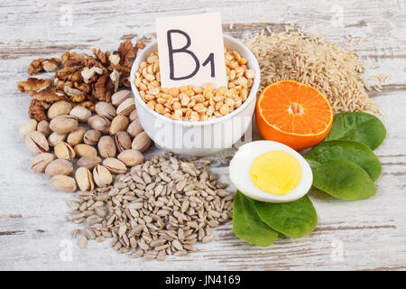 Alimenti contenenti vitamina B1 e fibra dietetica, fonti naturali di minerali, uno stile di vita sano e la nutrizione Foto Stock