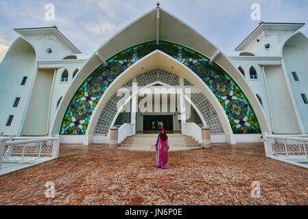 La chiamata alla preghiera Stretto di Malacca (Moschea Masjid Selat Melaka), Malacca, Malaysia Foto Stock