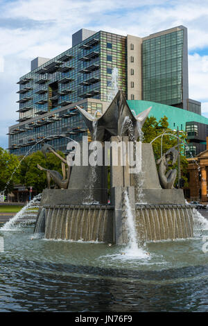 I Tre Fiumi della fontana commemora la visita della Regina Elisabetta II e il Duca di Edimburgo nel 1963. Victoria Square Adelaide. Il South Australia. Foto Stock