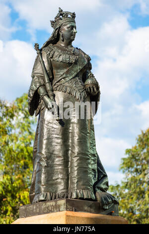 Statua della regina Victoria di Victoria Square/Riconciliazione Plaza ad Adelaide nel Sud Australia. Eretto nel 1894. Foto Stock