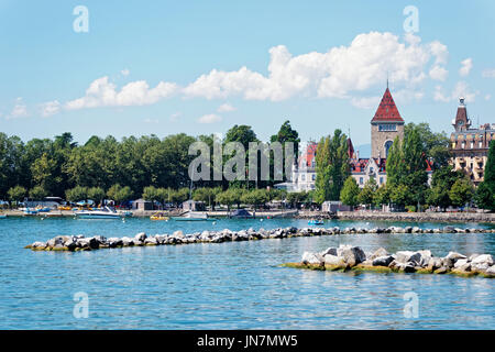 Lausanne, Svizzera - 26 agosto 2016: il Lago di Ginevra terrapieno a Chateau Ouchy a Losanna, Svizzera. Foto Stock