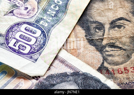Chiudere l immagine del vecchio Bolivar venezuelano banconote, profondità di campo. Foto Stock