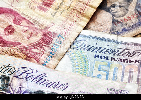 Chiudere l immagine del vecchio Bolivar venezuelano banconote, profondità di campo. Foto Stock