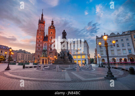 Cracovia. Immagine della piazza del Mercato di Cracovia in Polonia durante il sunrise. Foto Stock