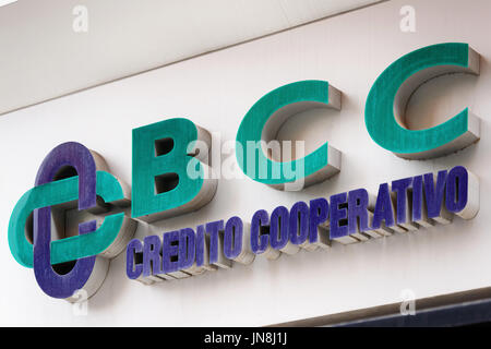 Roma, Italia - 10 Ottobre 2016: piastra di ingresso presso la banca chiamata Banca di Credito Cooperativo di Roma. Foto Stock