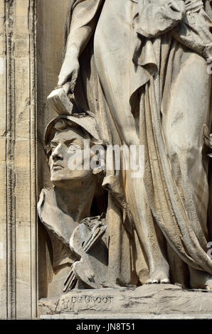 Bruxelles, Belgio. Bourse de Bruxelles / Brussles Stock Exchange di Place de la Bourse - statua dettaglio. Allegoria delle arti da Guillaume de Groot Foto Stock