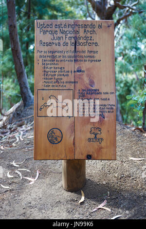 Ingresso al Parco Nazionale dell'Arcipelago Juan Fernandez isole sull isola di Robinson Crusoe intorno a 400 miglia al largo delle coste del Cile. Foto Stock