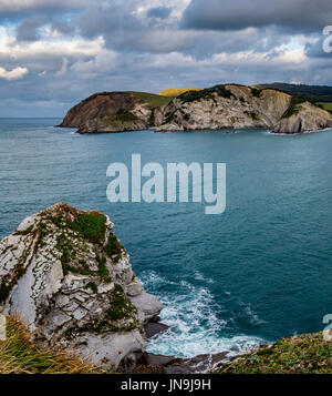 Scogliere in costa Barrika seashore, Paesi Baschi Foto Stock