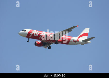 Licciana Nardi, Italia- Febbraio 5 2014: 9M-AHM Airbus A320-200 di Airasia. Lo sbarco a Chiangmai airport da Kuala Lumpur, Malesia. Foto Stock