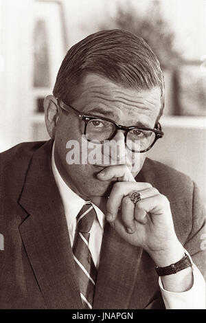 Charles Wendell 'Chuck' Colson (1931 - 2012) era un cristiano evangelico leader che hanno fondato Prison Fellowship, Prison Fellowship International, e il punto di interruzione. Prima della sua venuta alla fede e fiducia in Gesù Cristo, ha servito come consulente speciale per il presidente Richard Nixon dal 1969 al 1973. Il 1 marzo, 1974, Colson è stato incriminato per aver complottato per coprire il Watergate effrazioni. Egli ha supplicato colpevole ad ostruzione alla giustizia e servita sette mesi in prigione. Foto Stock