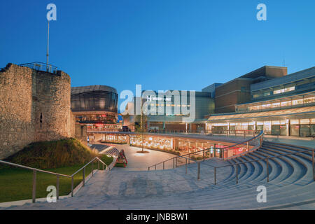 Il Westquay & filigrana WestQuay sviluppo nel centro di Southampton al crepuscolo Foto Stock